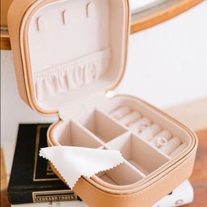 NWT Samara Jewelry Box CAUSEBOX